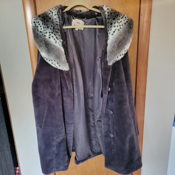 Dennis Basso Plush Faux Fur Coat 3X | Statement Plus Size Outerwear - Picture 5 of 8